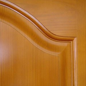 Tablero entrecallado en puerta madera maciza